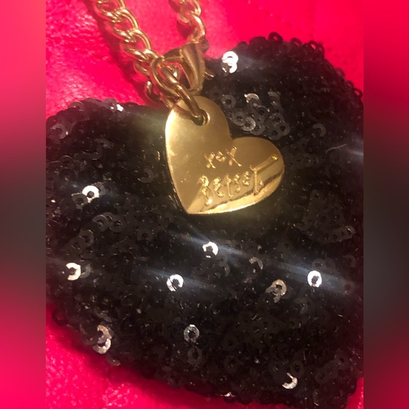 New Betsey Johnson shoulder Bag. Hot Barbie Pink with Black Accent. Full Lining - Picture 11 of 15